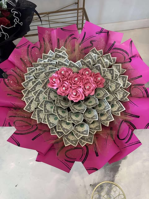 Heart of Wealth – Luxury Money Bouquet image 0