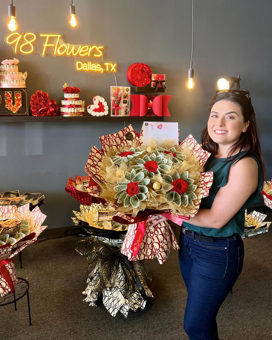 Wealth & Bloom Bouquet 💵🌹 image 0