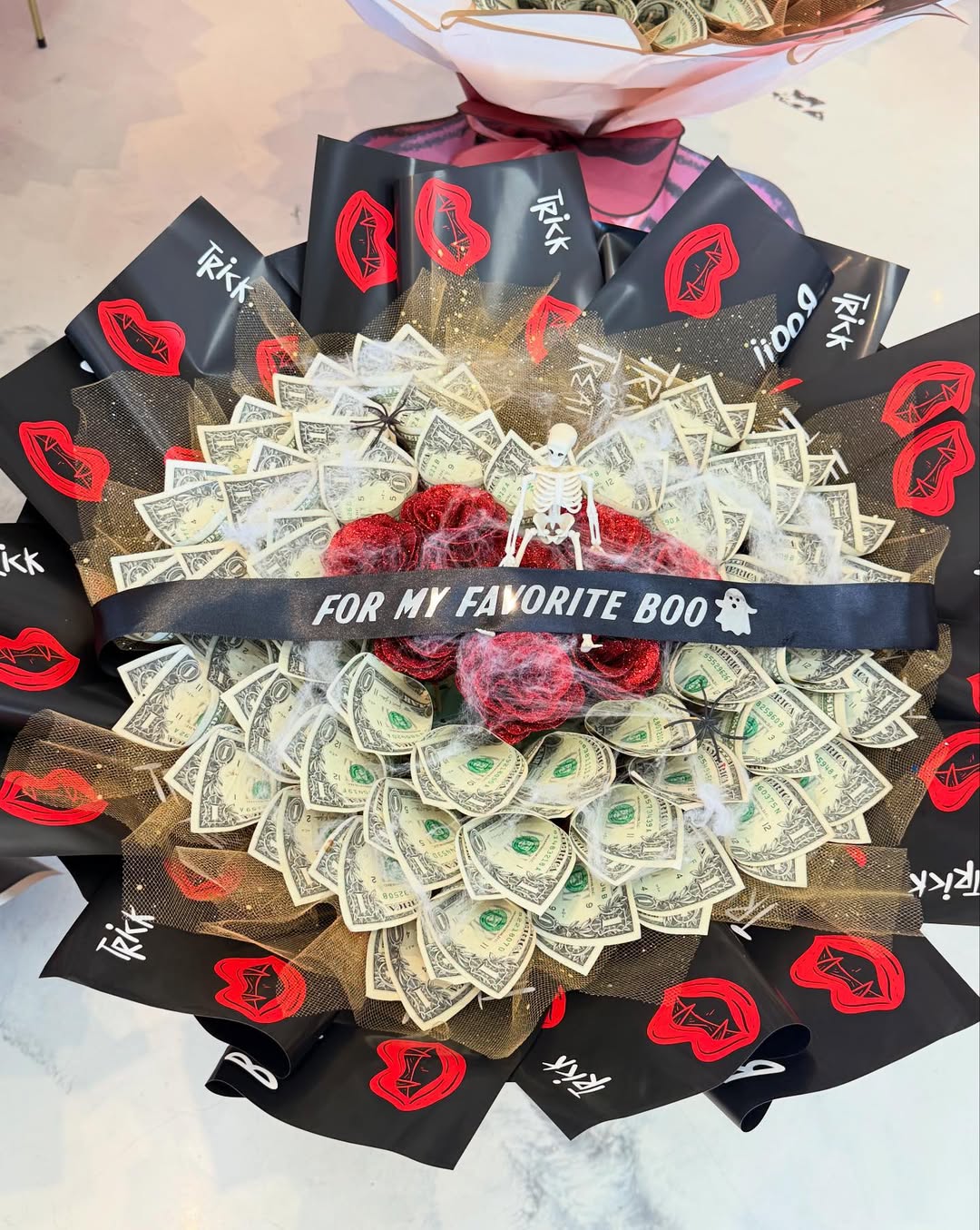 “For My Favorite Boo” Money Bouquet image 4