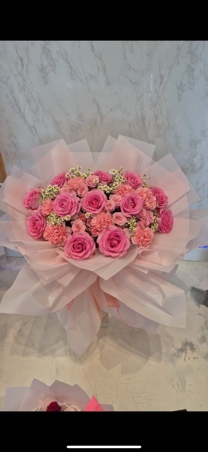 Blushing Signature Rose Bouquet - 98 FLOWERS
