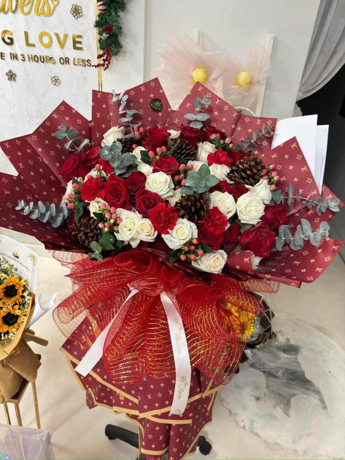 Luxury Christmas Elegance Bouquet 🎄🎁 - 98 FLOWERS