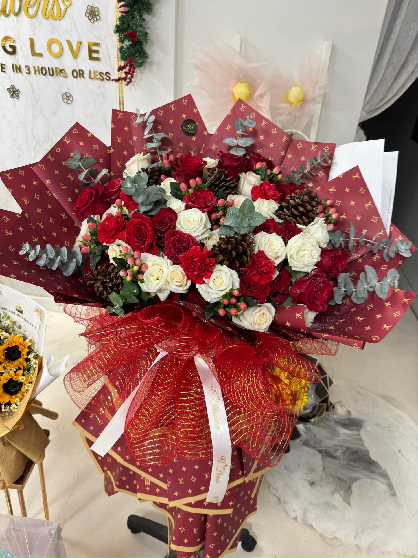 Luxury Christmas Elegance Bouquet 🎄🎁 image 0