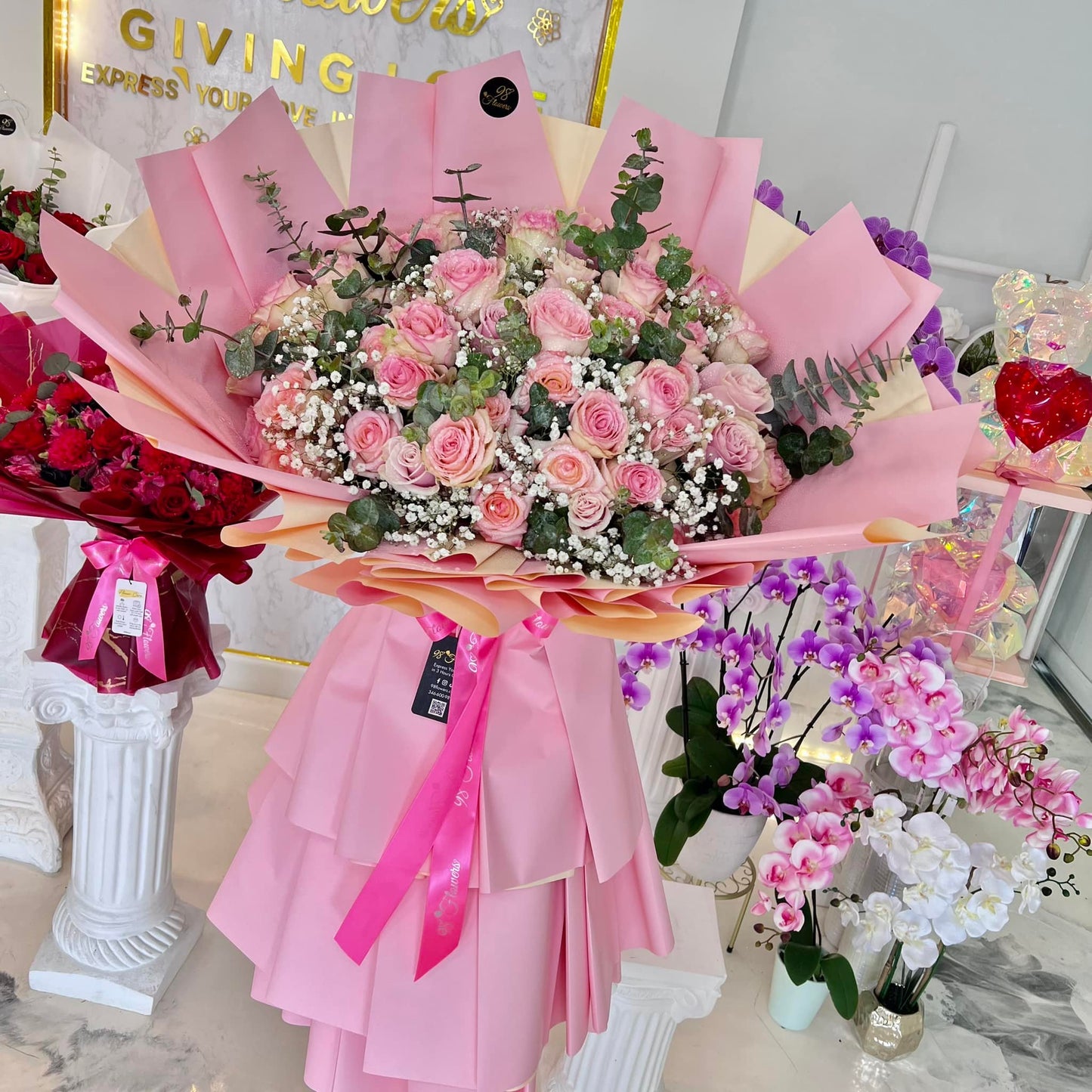 Blushing Rose Grand Bouquet image 0