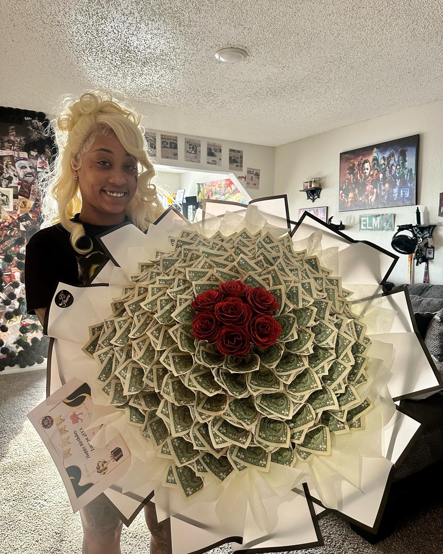Velvet Wealth Bouquet image 0