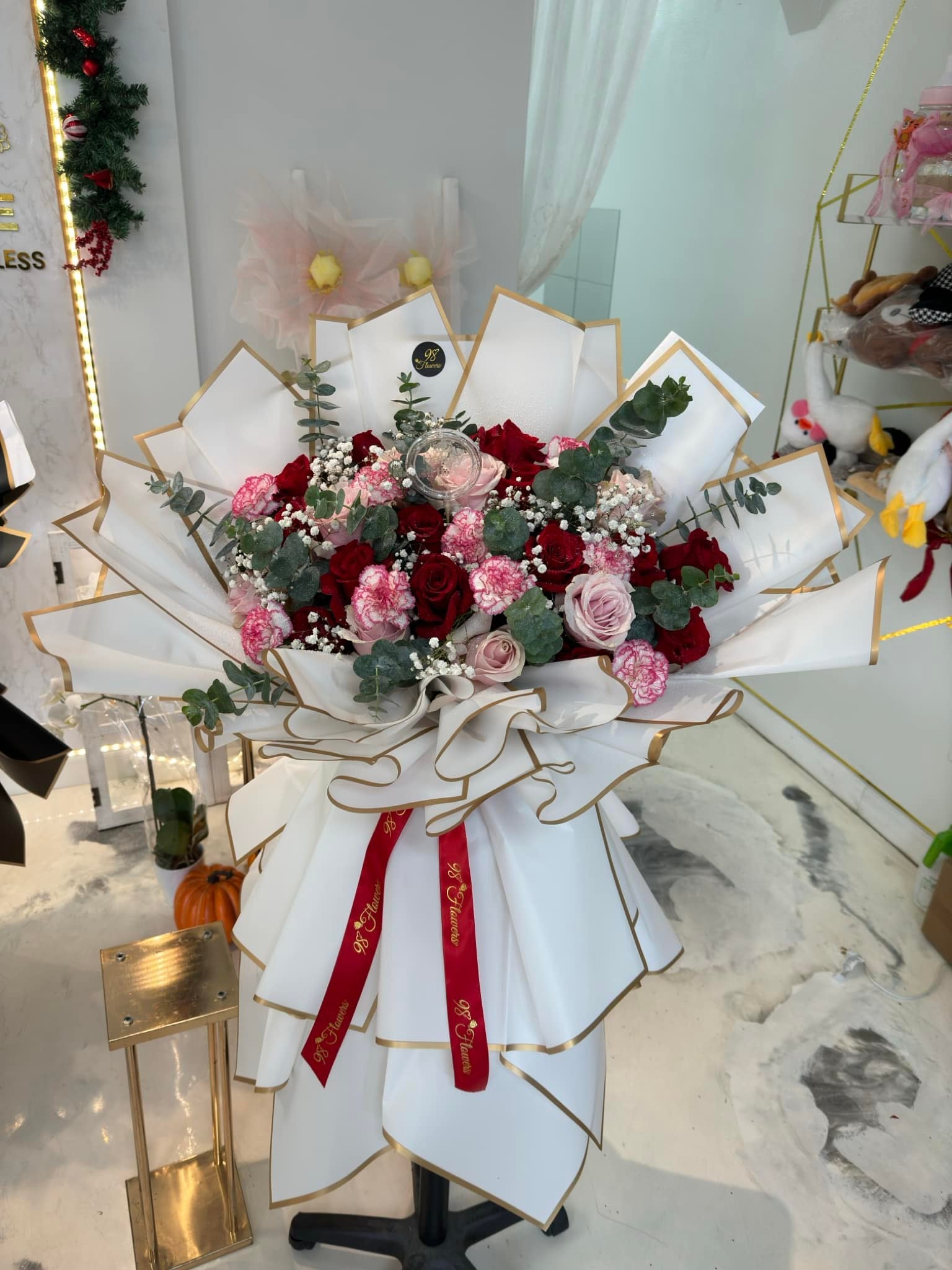 Royal Elegance Grand Bouquet image 0