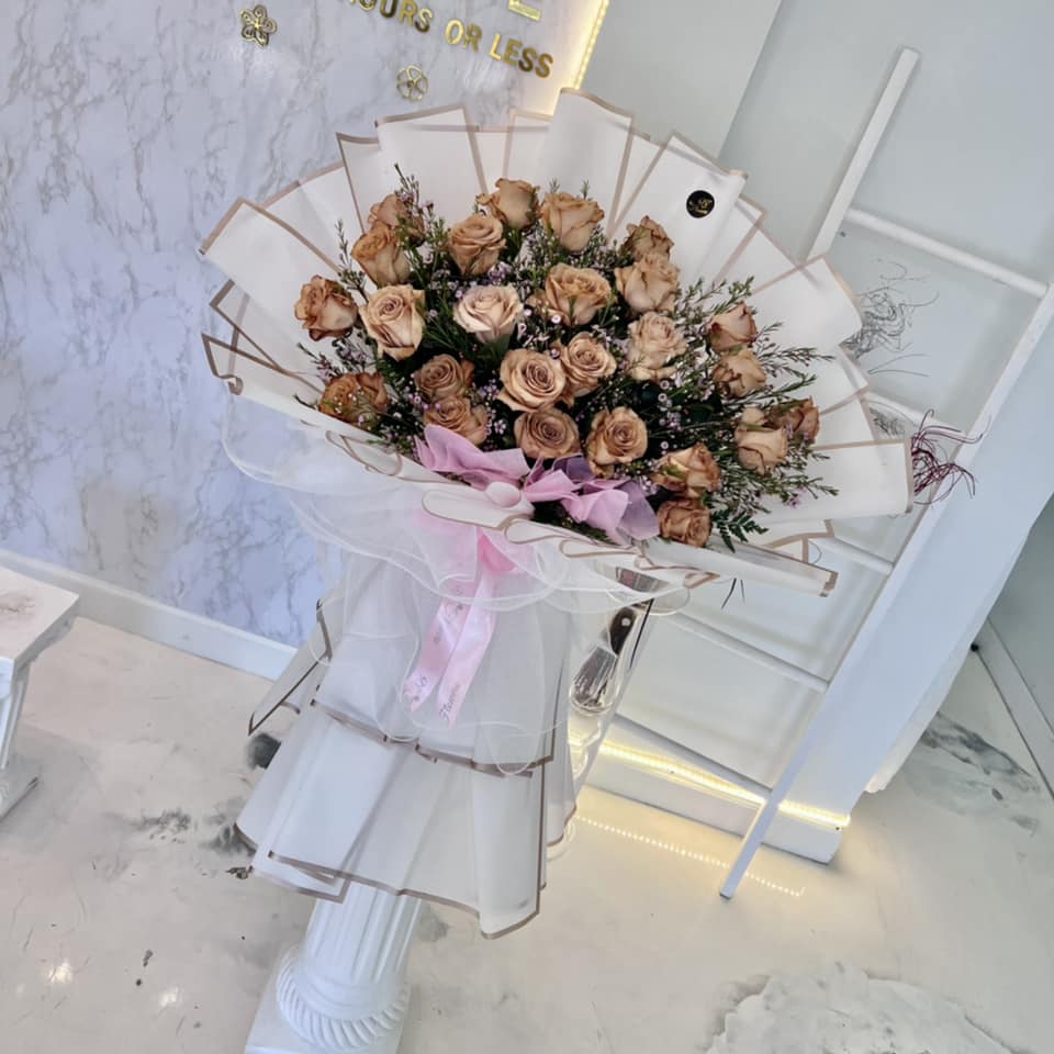 Vintage Elegance Grand Bouquet image 0