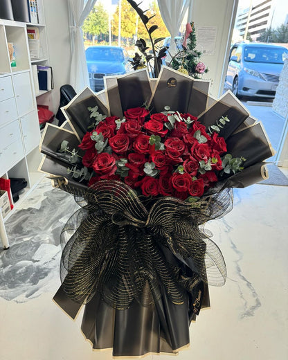Majestic Grandeur Rose Bouquet image 1