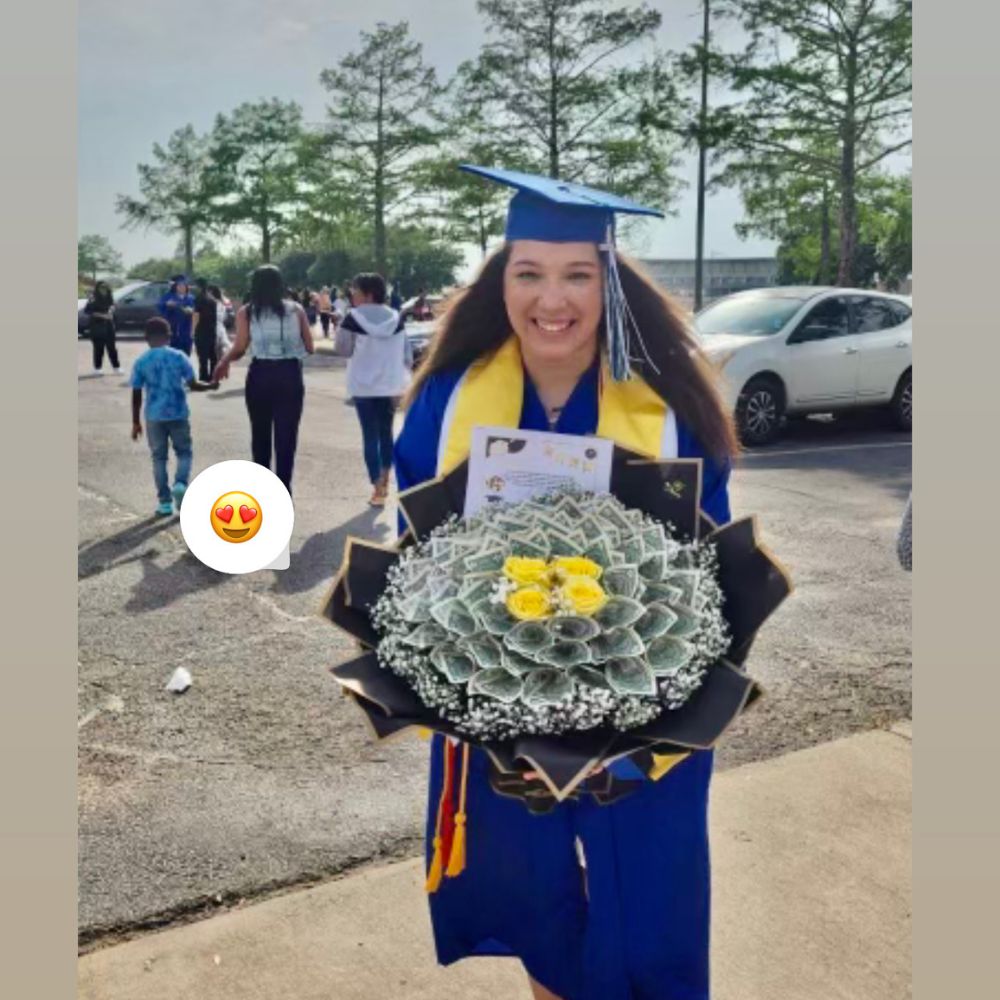 Diploma Dreams Money Bouquet image 0