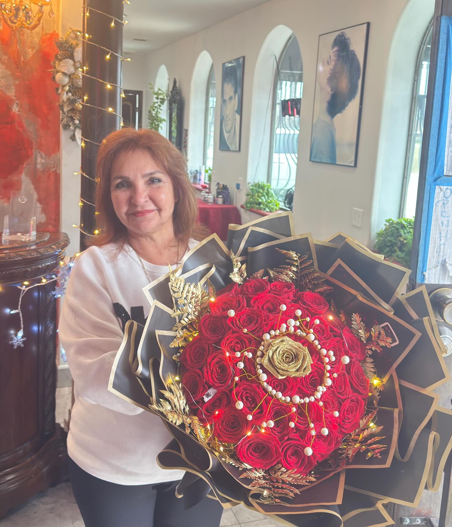 Golden Empress Rose Bouquet image 1