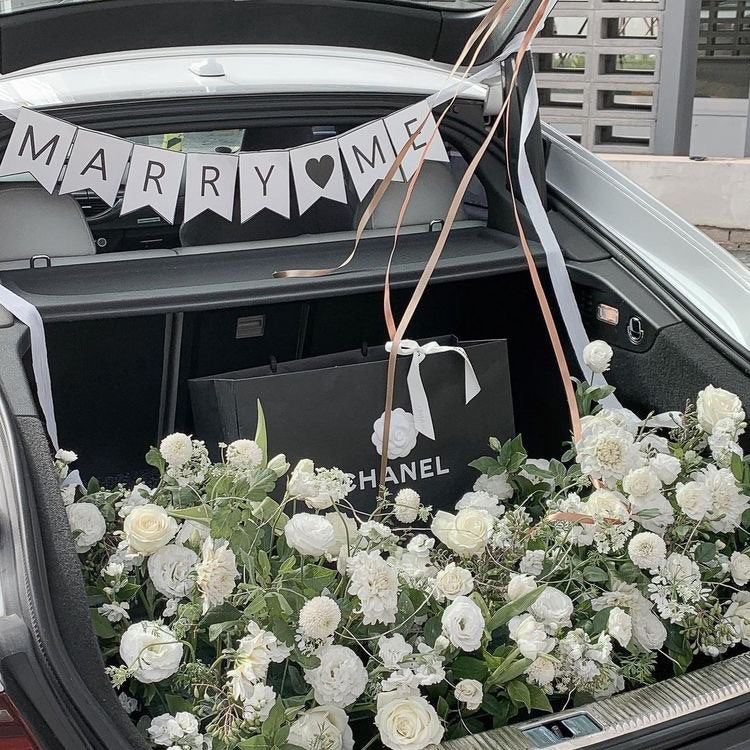 Eternal White Proposal Trunk Decor image 0