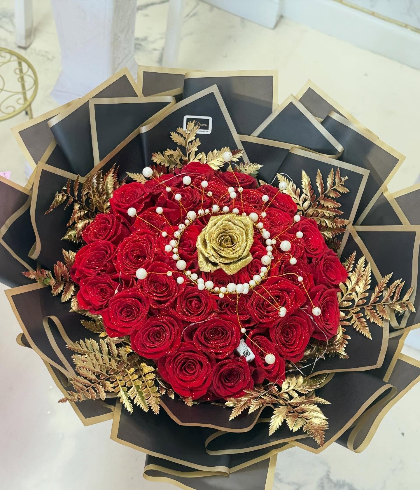 Golden Empress Rose Bouquet image 0