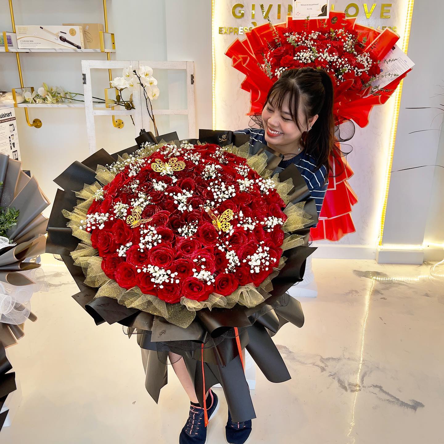 98 Round Shape - Jumbo Size (100 Roses), SIGNATURE image