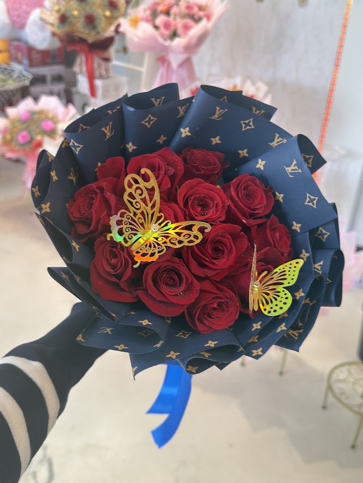 Butterfly Kiss Mini Bouquet image 0