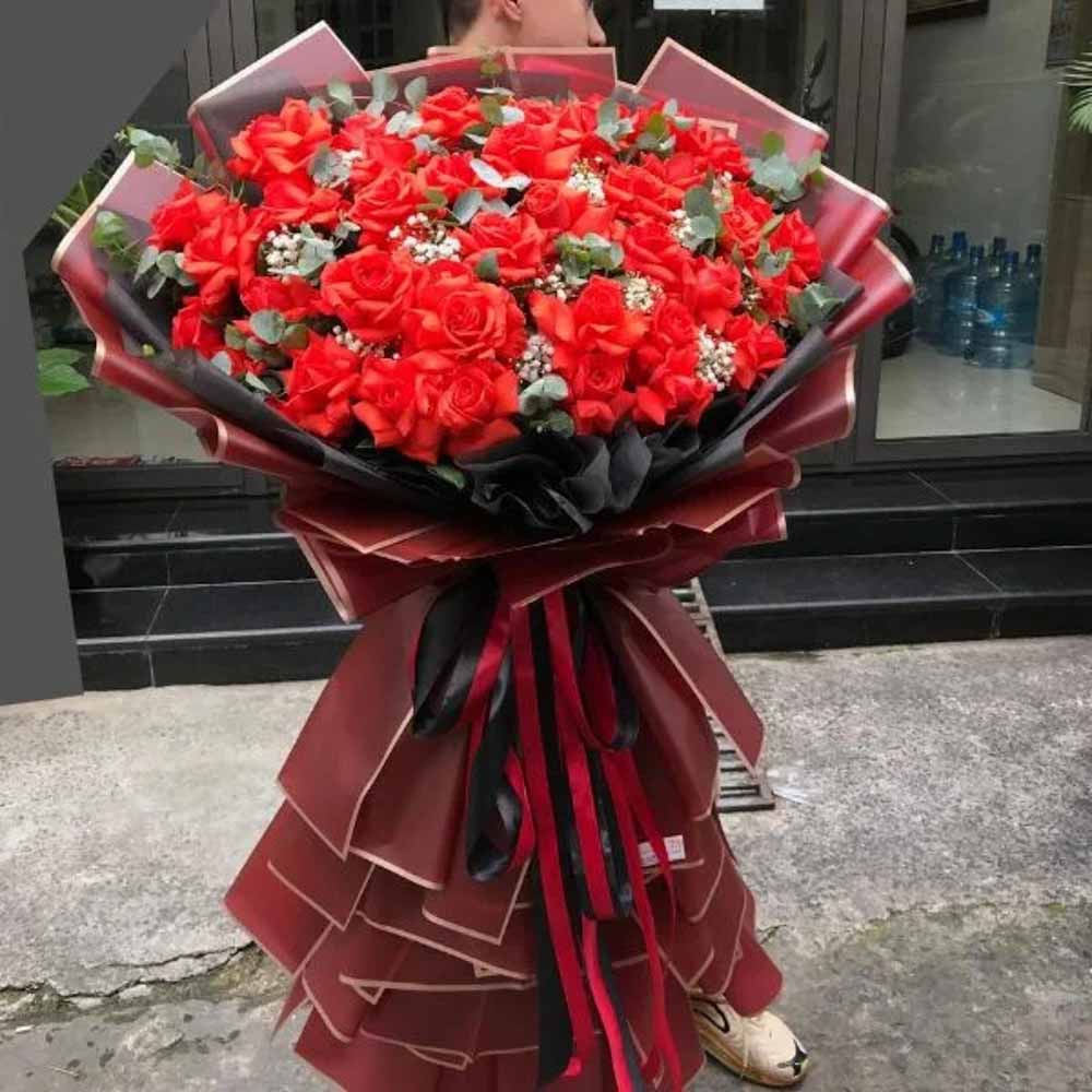 Bouquet of Red Roses image 0