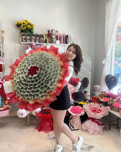 Circle of Prosperity Bouquet 💸🌹 image 0