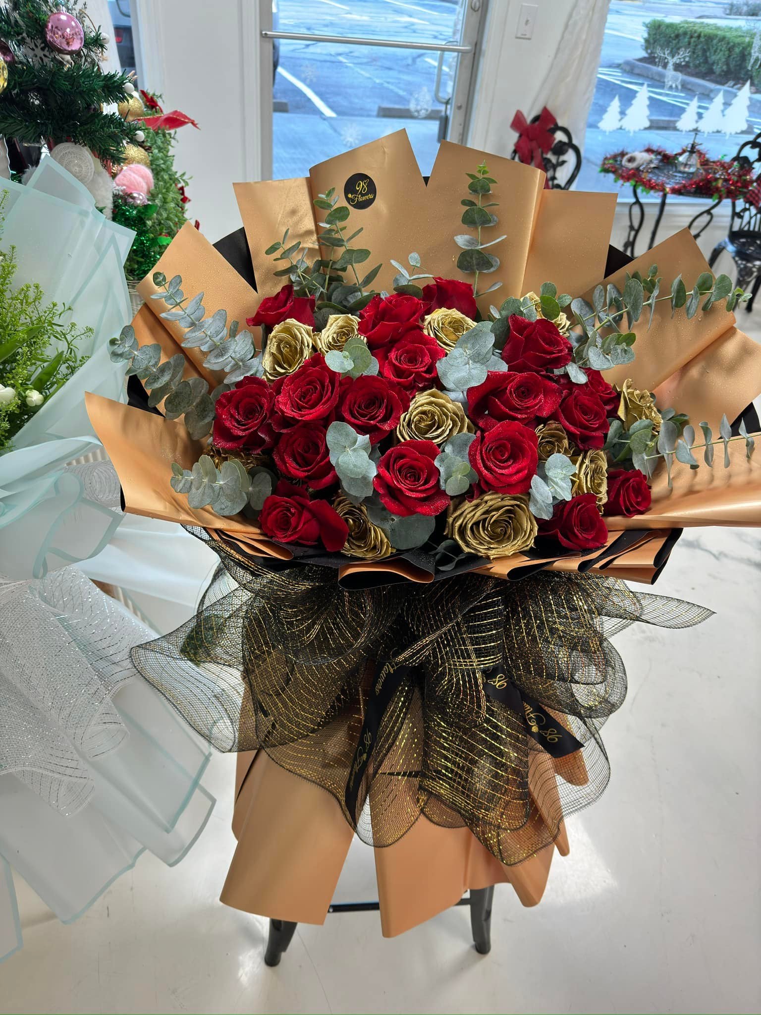 Golden Elegance Grand Bouquet ✨🌹 image 0