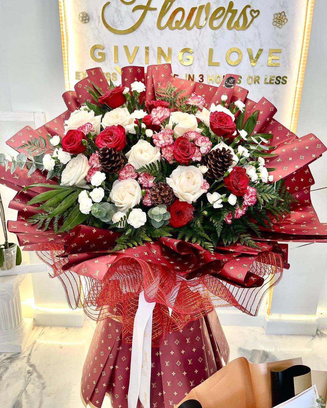 Grandiose Winter Splendor Bouquet 🌹❄️🎀 image 1