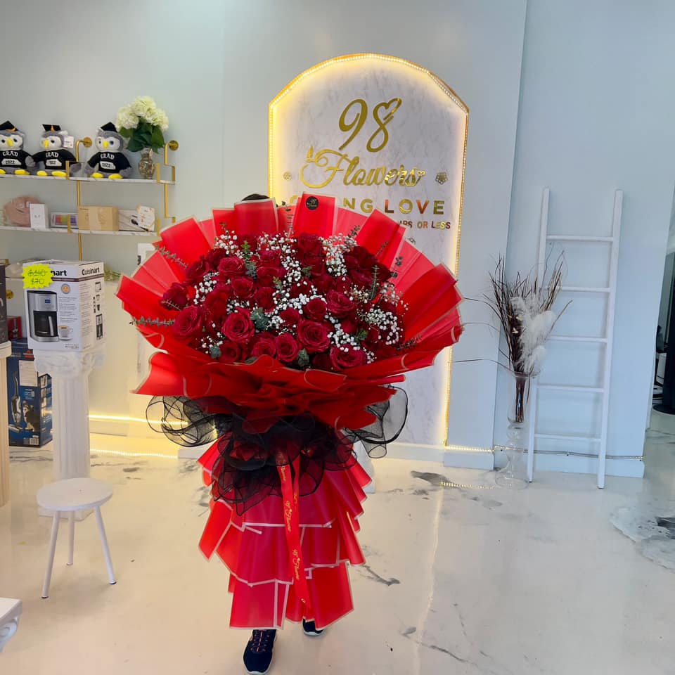 Majestic Red Rose Grand Bouquet image 0