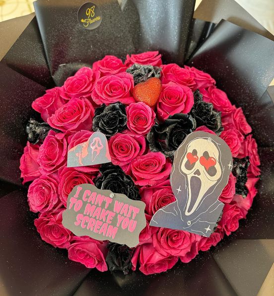 "Scream for Love" Halloween Rose Bouquet