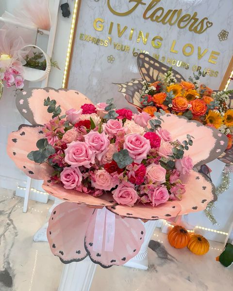 Butterfly Garden Rose Bouquet image 1