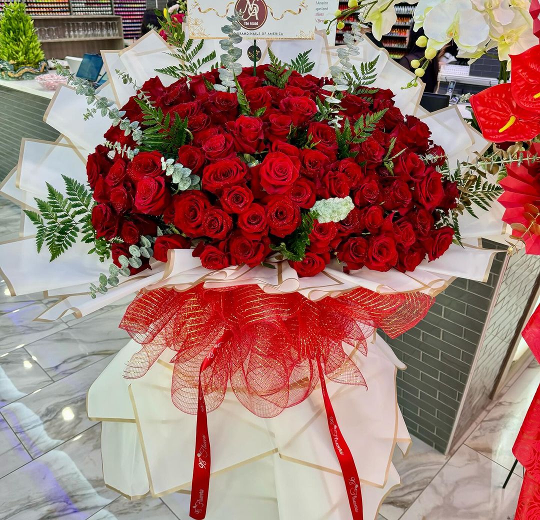 Celebration Apex Floral Stand image 4