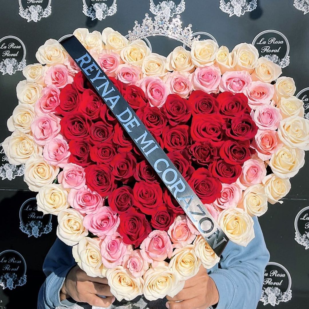 Queen of My Heart Rose Array image 0