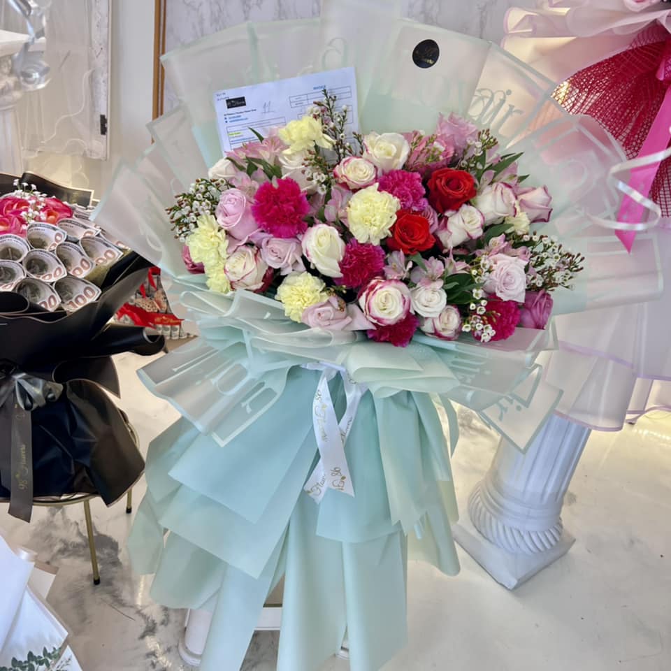 Pastel Harmony Grand Bouquet image 0