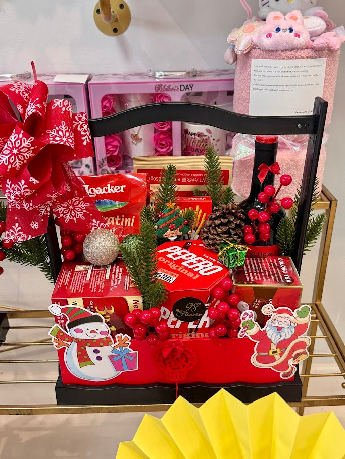 Merry Red Gift Basket image 0