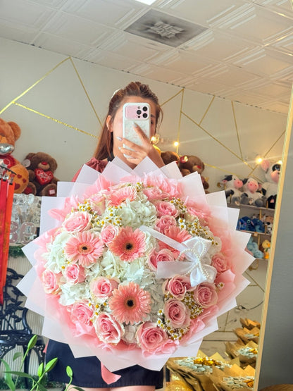 Blush Pearl Garden Round Bouquet - 98 FLOWERS