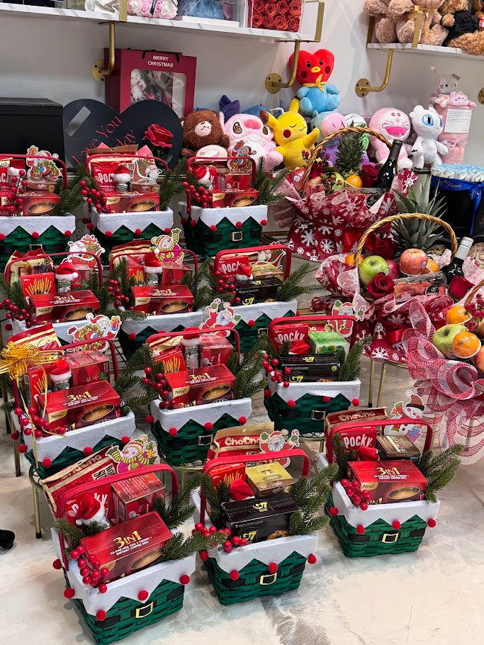 Santa Treat Gift Basket image 0