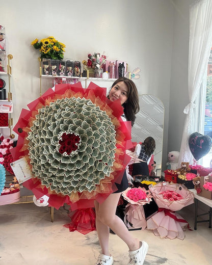 Circle of Prosperity Bouquet 💸🌹 image 1