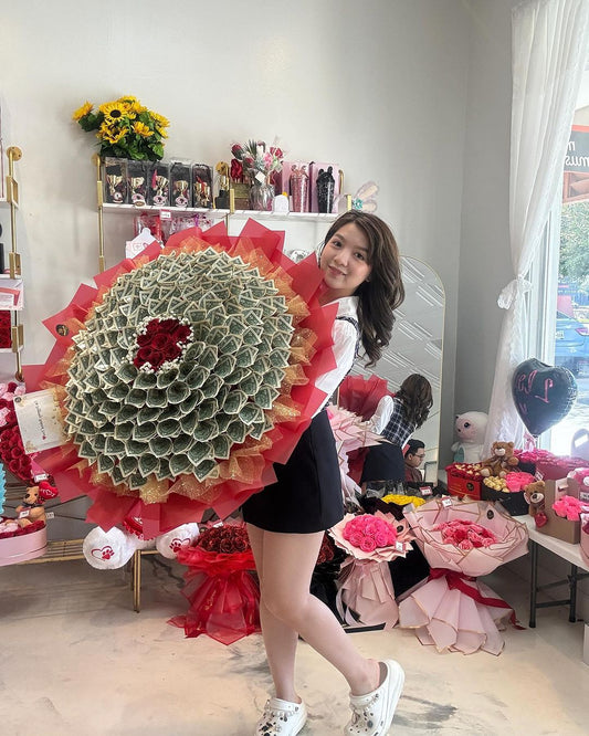 Circle of Prosperity Bouquet 💸🌹 - 98 FLOWERS