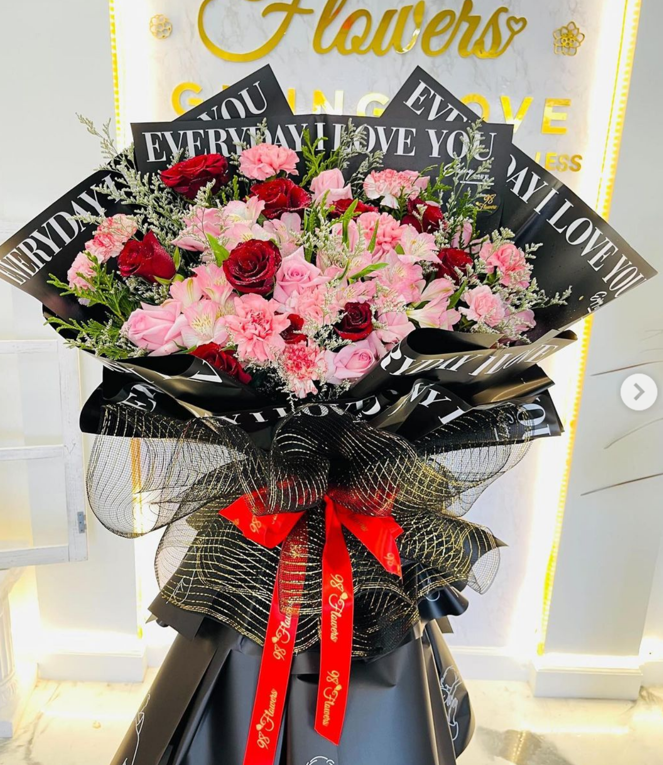 Enchanting Red and Pink Rose Bouquet image 0