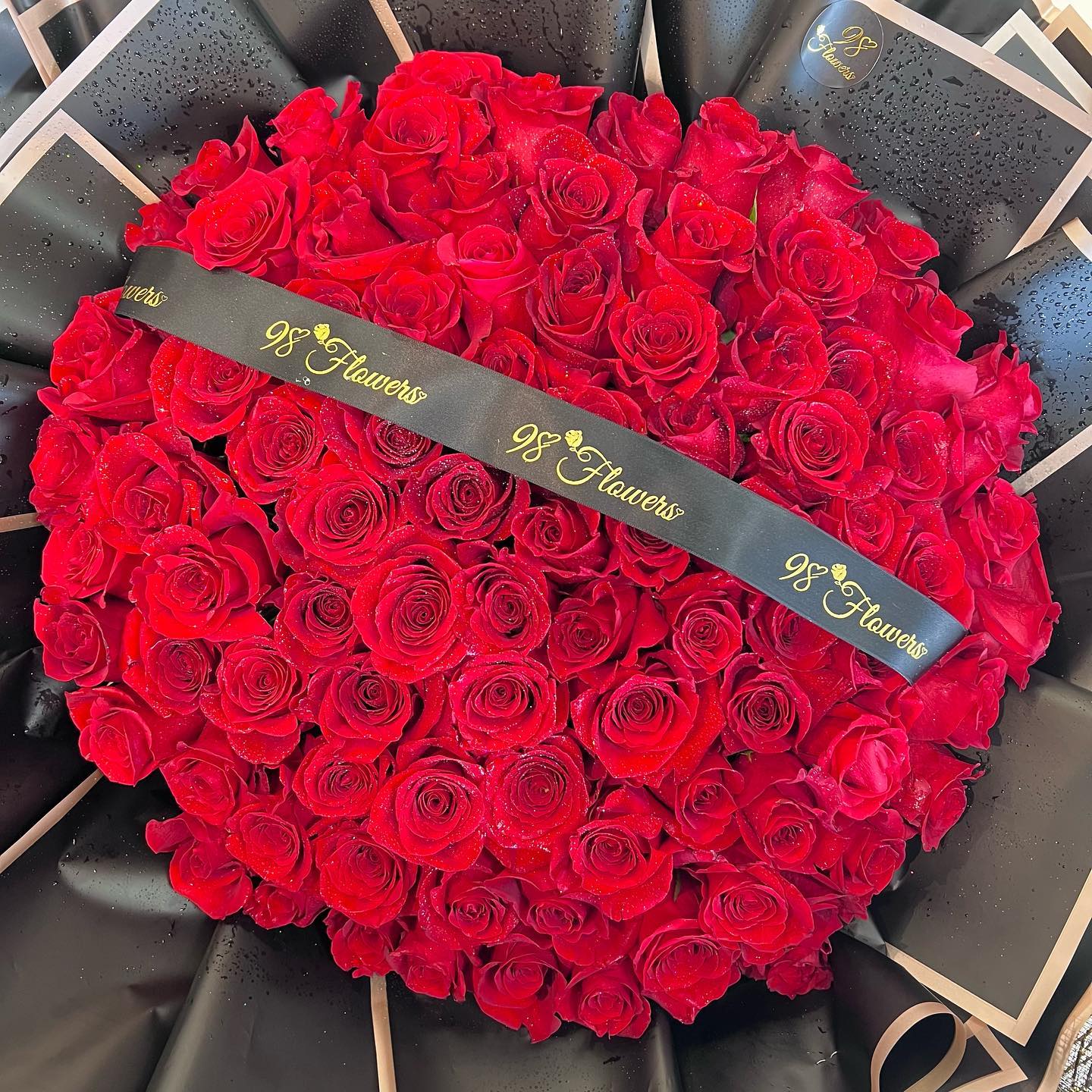 98 Round Shape - Jumbo Size (100 Roses), RED ROSES STYLE 1 image