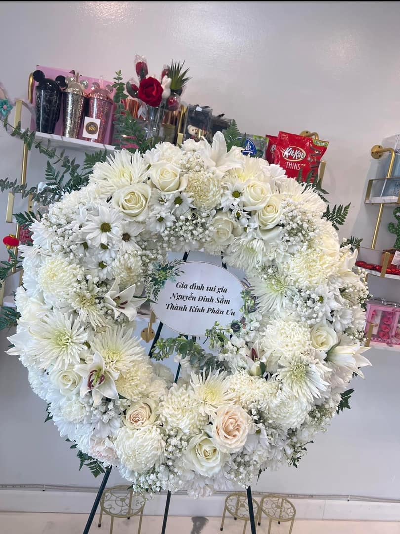 Eternal Comfort White Wreath image 0