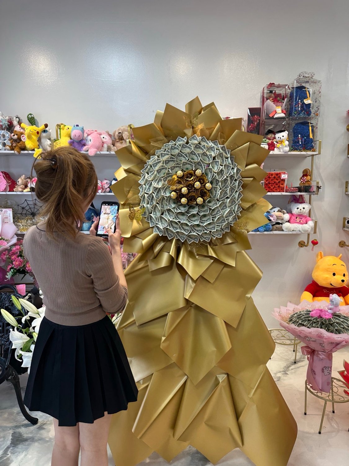 Golden Fortune Jumbo Money Flower Stand – $100 Cash Included - 98 FLOWERS