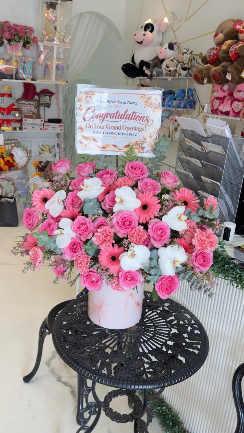 Pink & White Rose Flower Box - 98 FLOWERS