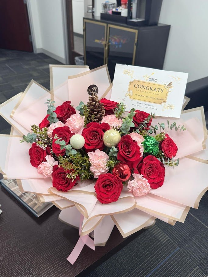Red Noel Bouquet - 98 FLOWERS