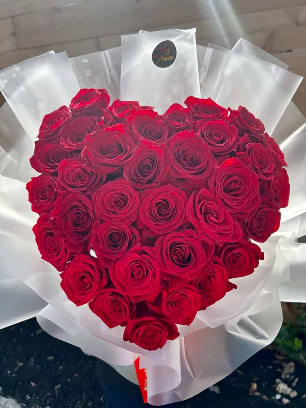 HEART BEAT is a special anniversary flowers gift