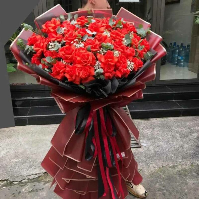 Bouquet Of Red Roses is suitable for wedding anniversary flowers
