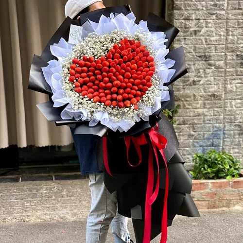 Heart Strawberry Bouquet is a special anniversary flowers gift