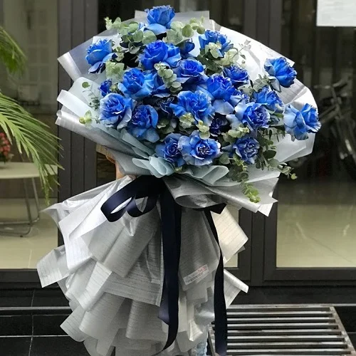 Tinted blue rose bouquet