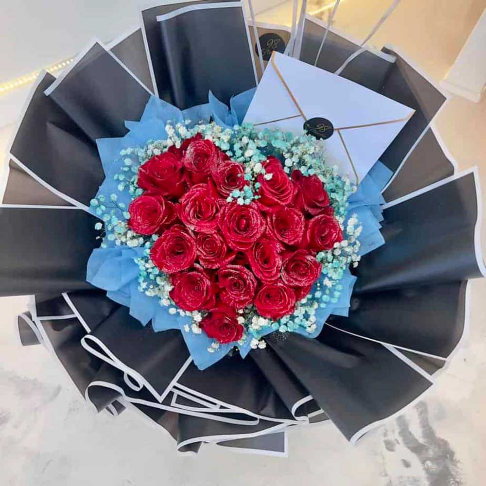Fall For You is anniversary flowers gift for any event
