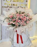 Giant La Vie En Rose is a special anniversary flowers gift