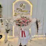 Giant La Vie En Rose is a special anniversary flowers gift