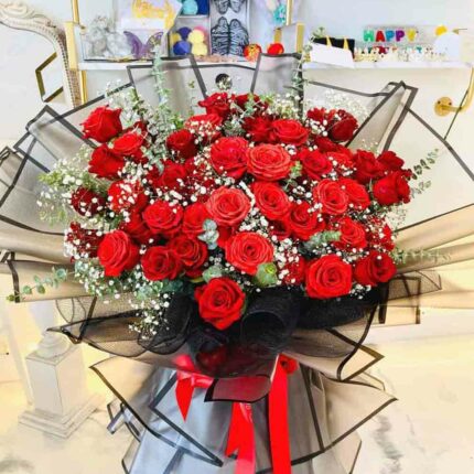 Lasting Love is a special anniversary flowers gift