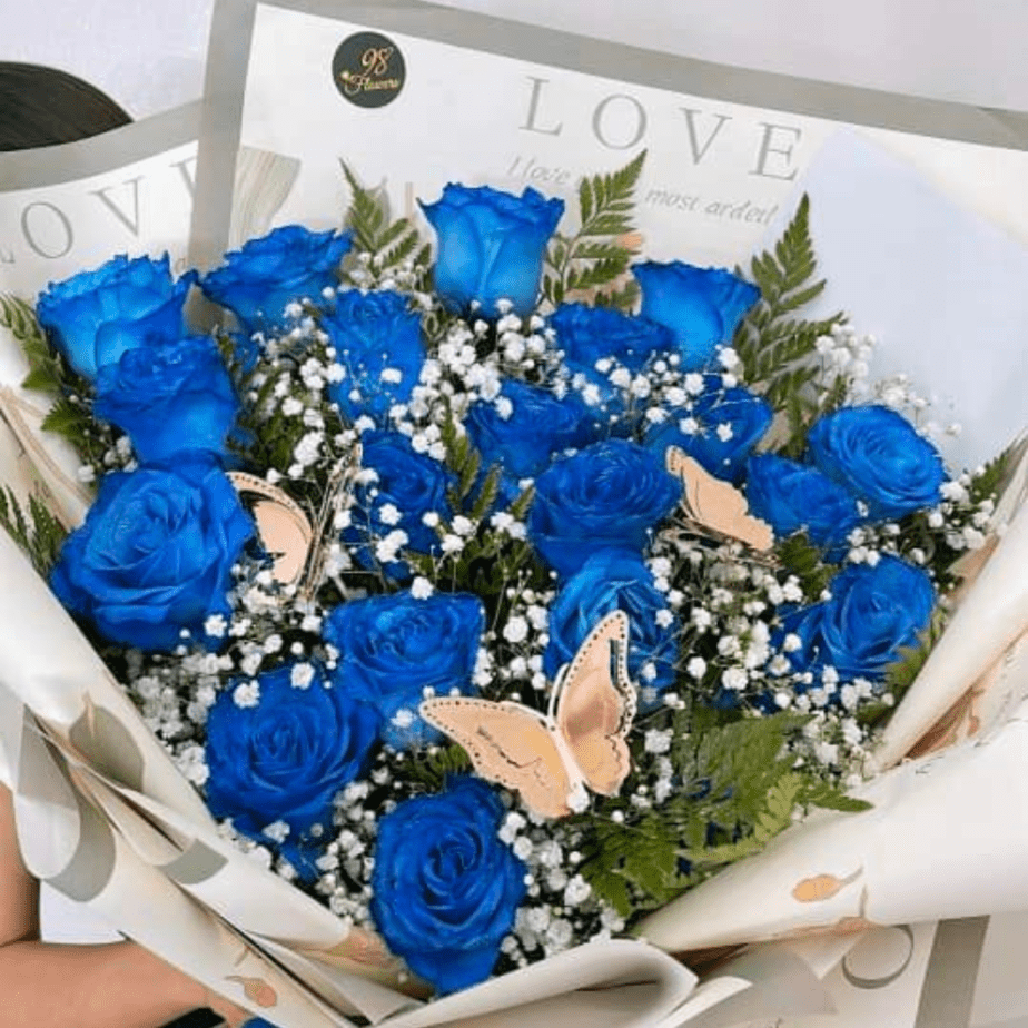 blue roses valentine bouquet