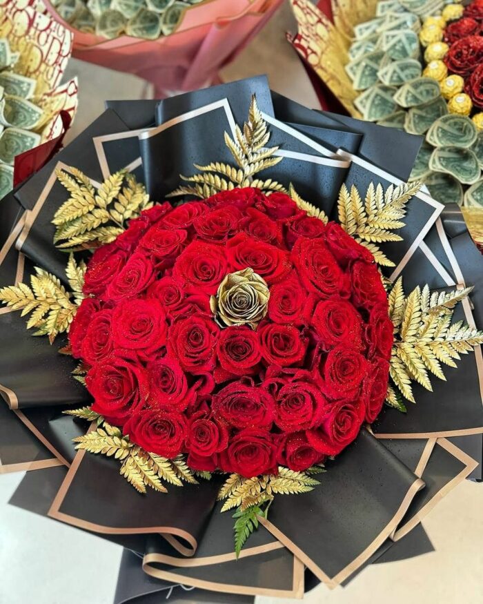 Golden Elegance Rose Dome red, red roses, rounded bouquet 