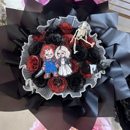 Chucky & Tiffany Horror Love Bouquet   Chucky & Tiffany Horror Love Bouquet