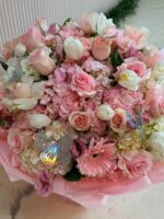 ✨ Soft Romance in Bloom ✨A dreamy mix of blush roses, white tulips, and pastel hydrangeas — kiss (3)